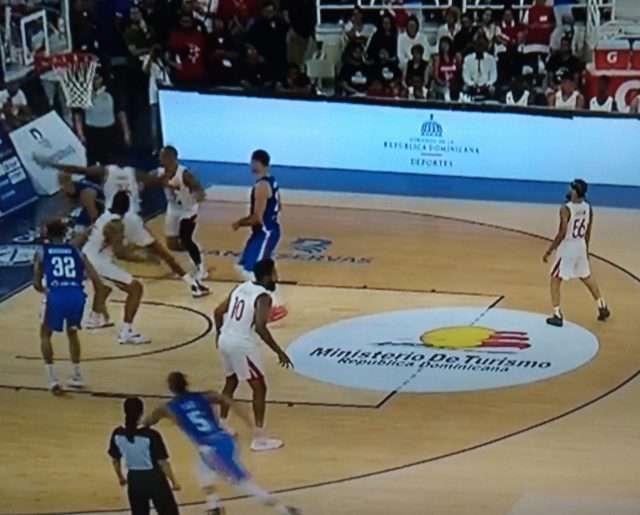 FIBA Constantes pérdidas de balón de Panamá influyó en la derrota ante Dominicana.