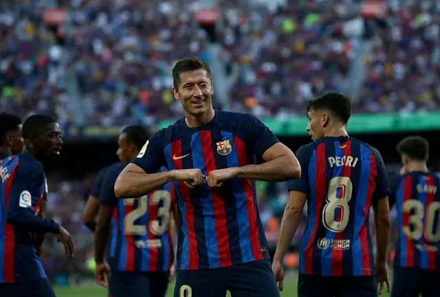 Robert Lewandowski celebra su primer gol y ya lleva cuatro.