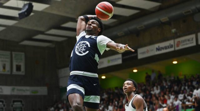 Bronny El hijo del cuatro veces campeón de la NBA muestra ya sus cualidades.