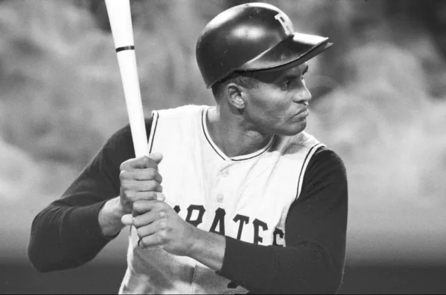 Clemente Recordando un día como hoy el hit 3,000 de Roberto Clemente.