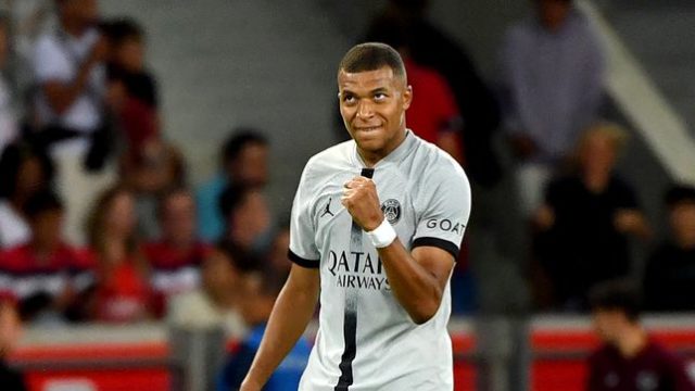 Kylian Macron le dijo a Mbappé que tendrá tiempo para irse después.