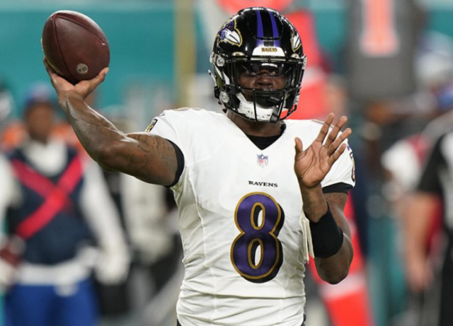 Lamar Jackson de no llegar a un acuerdo será agente libre al acabar la temporada.