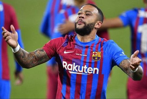 FBL-ESP-ITA-BARCELONA-JUVENTUS-FRIENDLY Memphis Depay acaba contrato en 2023 y podrá salir gratis dentro de un año.