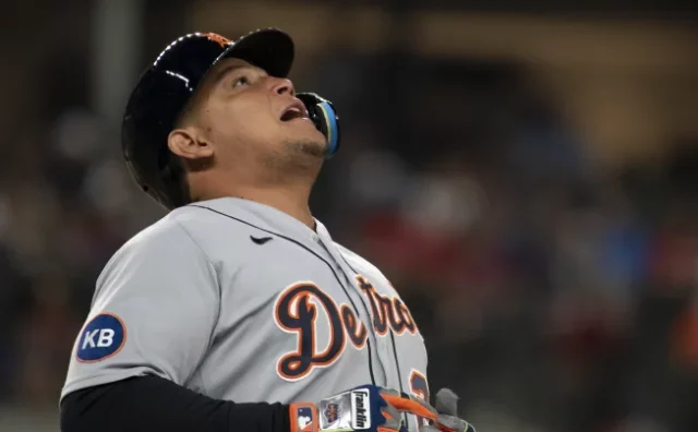Mike Cabrera fue removido del partido del viernes por las mismas dolencias.