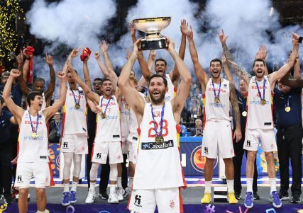 Oro Españoles festejan el campeonato del Eurobasket.