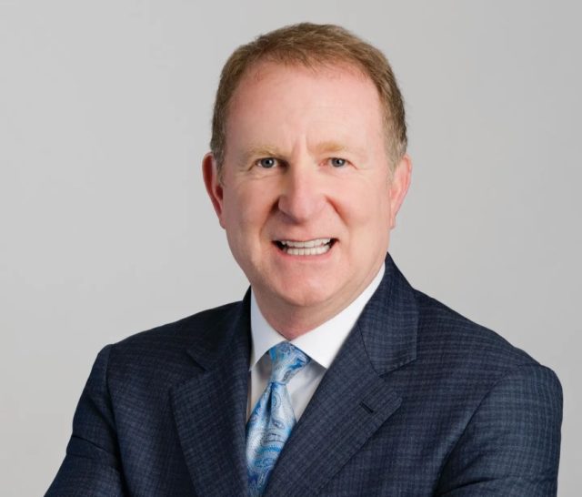 Sarver Robert Sarver fue suspendido por conducta inapropiada.