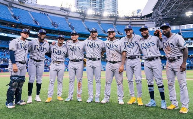 latinos Se observa la histórica alineación de sólo peloteros latinos.