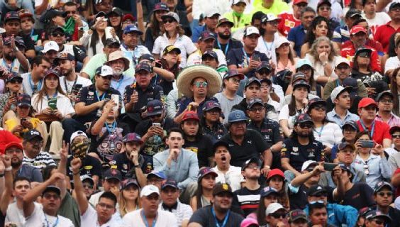Aficionados Asistieron 108 mil 981 personas, según el comité organizador de la carrera.