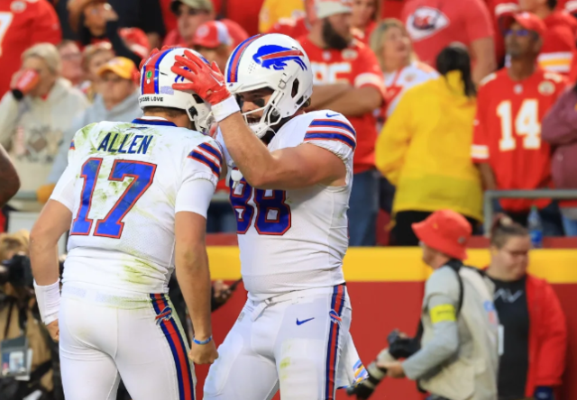 Josh Allen aumentó sus bonos para candidato a Jugador Más Valioso.