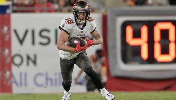 Cole Termina con 554 recepciones para 5,726 yardas y 34 touchdowns.