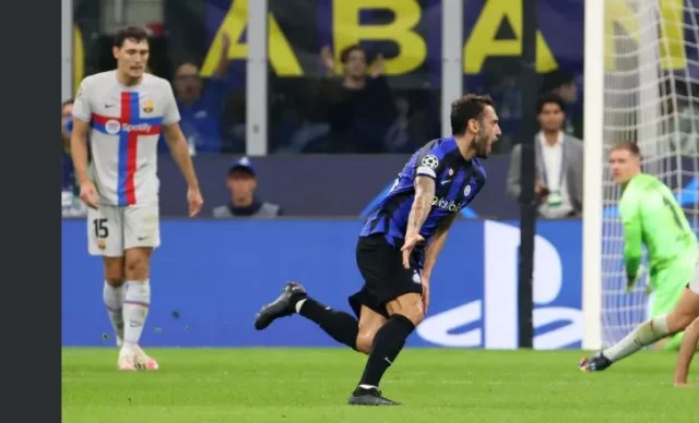 Inter Gol de Calhanoglu complica pase del Barcelona a octavos.