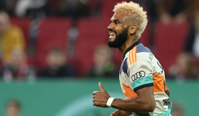Moting Eric Maxim Choupo-Moting sigue marcando goles jugando de 9.
