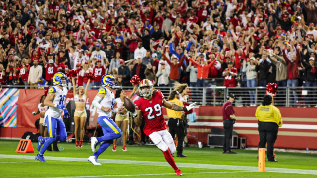 Nine Los 49ers vencieron a los campeones, los Rams 24-9 en su feudo.