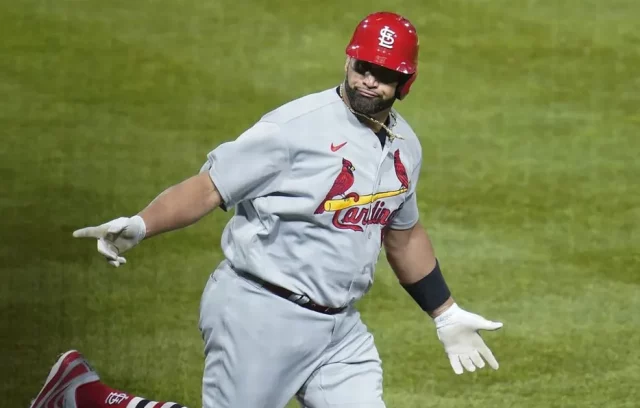 Pujols sigue escalando récords en sus últimos juegos. Pujols sigue escalando récords en sus últimos juegos de temporada regular.