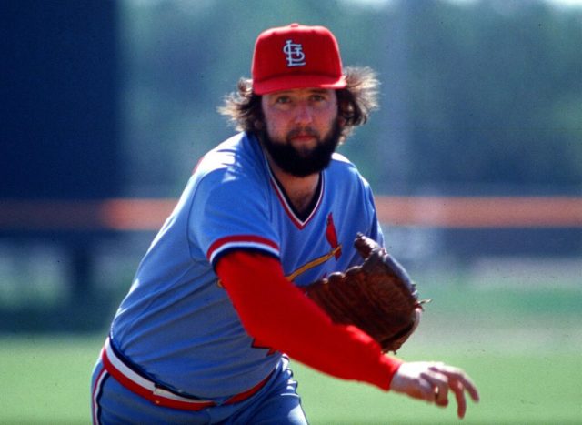 Sutter Su último salvamento, el No. 300, llegó con Atlanta en 1988.