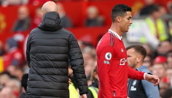 Ten Cristiano y Ten Hag en el relevo del lusitano.