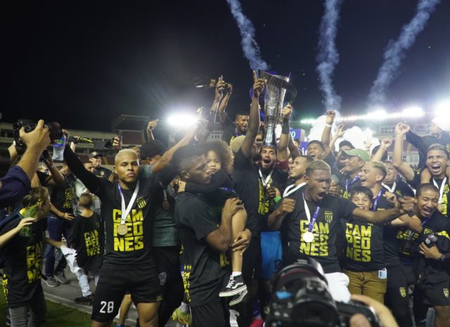 CAI2 Los campeones del CAI festejan su cuarto título en el fútbol nacional.