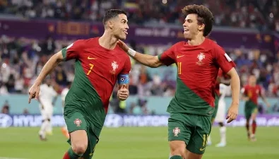 Cristiano Ronaldo es el primer futbolista en marcar en cinco mundiales.