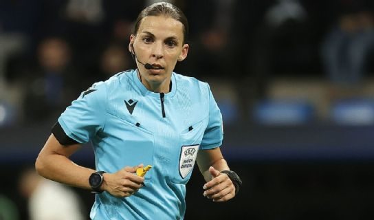 Histo Stephanie Frappart encabezará el grupo de mujeres árbitros en el Mundial.