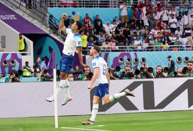 Los ingleses lucieron poderosos ante una predecible Irán.