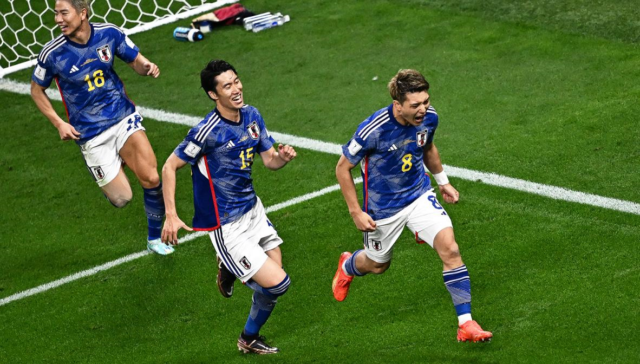 Japan Asano sin ángulo la mandó al fondo de las redes en el lado derecho.