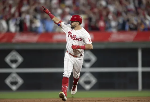 Kyle Kyle Schwarber sabe que es enfrentar momentos difíciles.