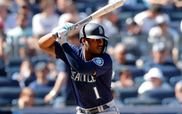 Kyle Kyle Lewis fue cambiado a Arizona Diamondbacks, por Cooper Hummel.