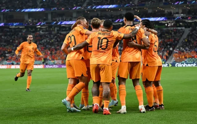 La selección de Países Bajos resolvió al final y venció a Senegal.