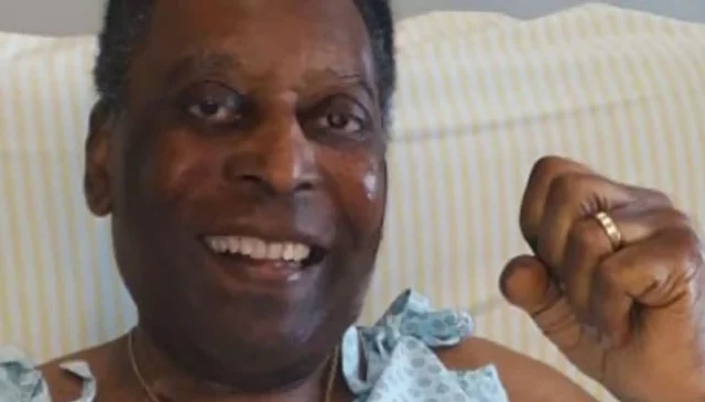 Pelé está internado con una hinchazón por su cuerpo.