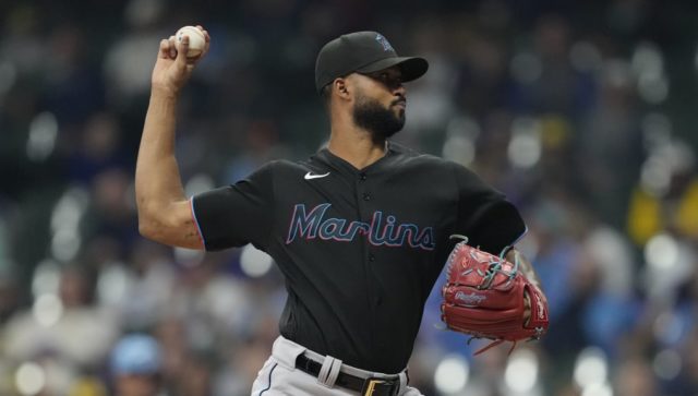 Alcántara lideró las Mayores con 228.2 innings lanzados.