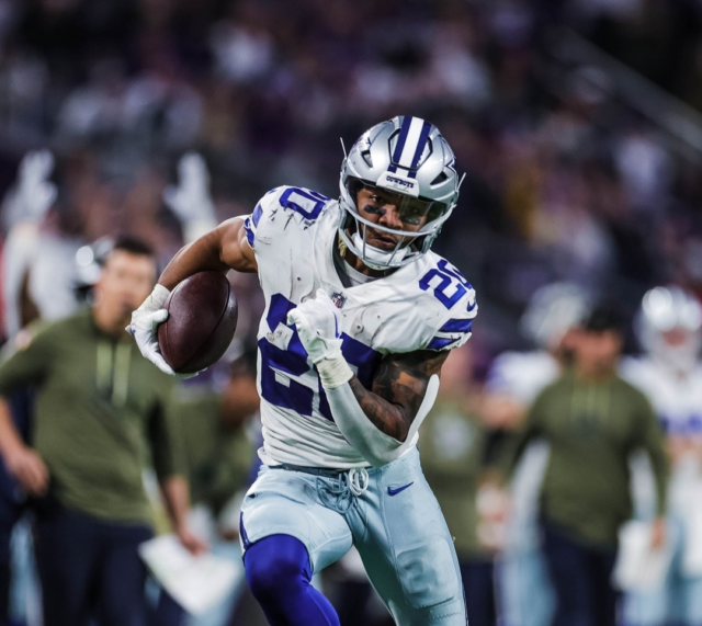 Tony Pollard alcanzó189 yardas totales y 2 anotaciones aéreas,