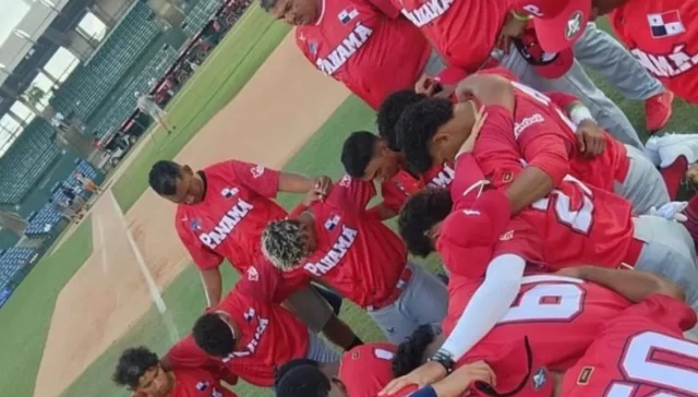 U18 Peloteros panameños agraden a Dios su triunfo y clasificación al Mundial.