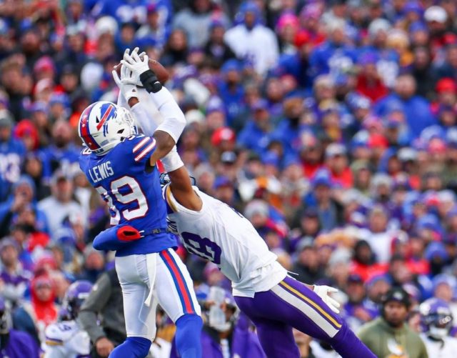 Vikings Justin Jefferson hizo la atrapada del año en el triunfo de los Vikings.