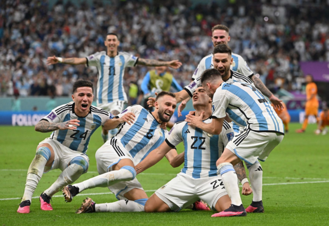 Argentina tras dos triunfos sufridos está dos pasos de ganar el Mundial.