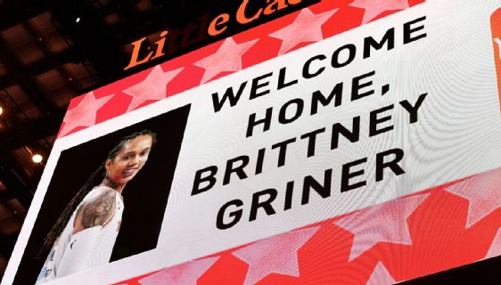 Griner Detroit Pistons rindió homenaje a la liberación de Griner.