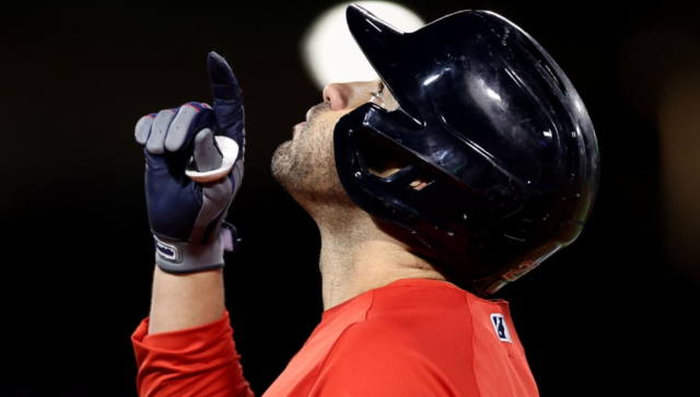 Martínez viene de terminar un contrato de cinco años con los Medias Rojas.