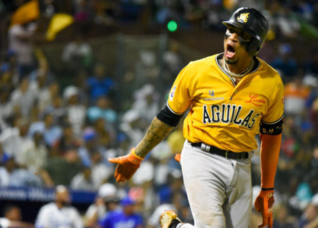 Johan Johan Camargo actualmente juega con con las Águilas Cibaeñas.