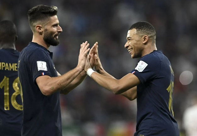 Mbappé brilló con doblete y una asistencia para gol.