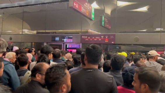 Metro Miles de aficionados pasaron un susto en el metro de Catar.