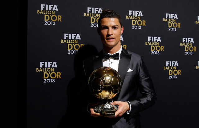 Balon Cristiano Ronaldo vendió su segundo Balón de Oro (2013).