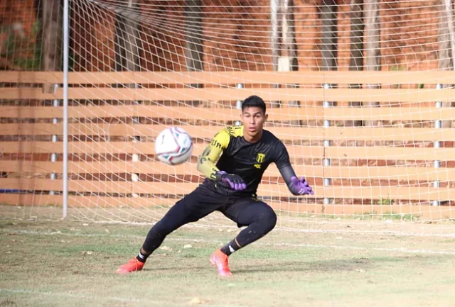 Devis Devis Vásquez, en un entrenamiento con Guaraní.