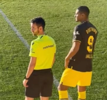 Haller Haller jugó en el amistoso entre Dortmund y Düsseldorf.