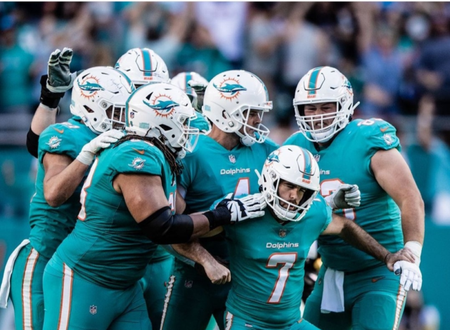 Jason Sanders (7), envío a postemporada a los Dolphins con su gol de campo.