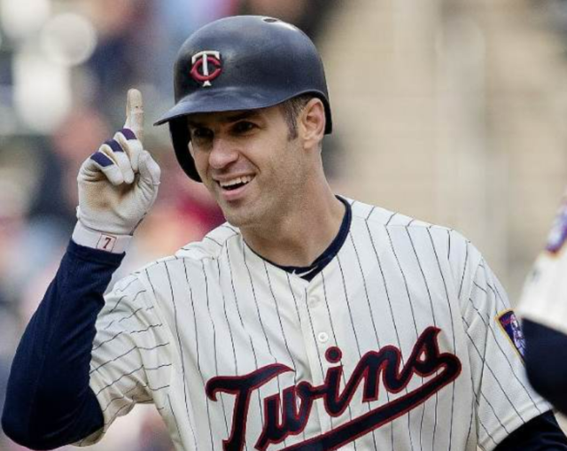 Joe El pelotero ya fue honrado por el equipo de Minnesota cuando le retiraron su número 7