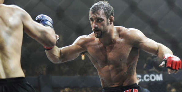 Phil La Fiscalía identificó al sospechoso como Phil “B”.