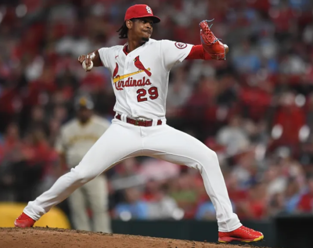 Alex El acuerdo de Reyes con los Dodgers incluye una opción para el 2024.