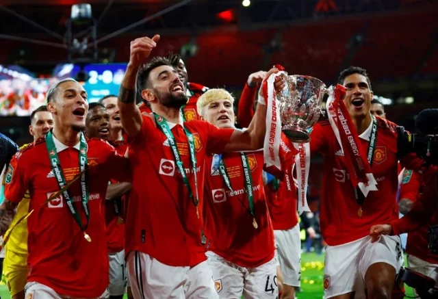 Garnacho festejando la Carabao Cup con el Manchester United.