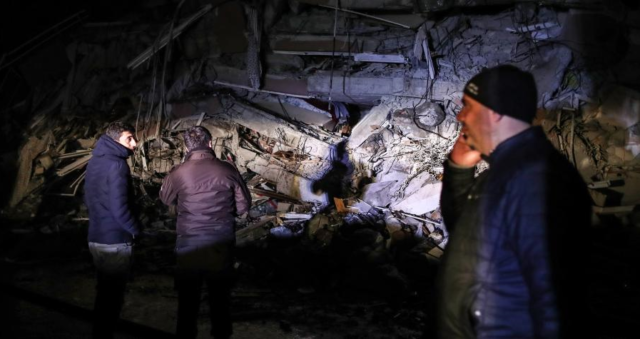 Atsu aún no ha sido rescatado tras el terremoto.