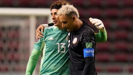 Guillermo Ochoa y Keylor Navas dos grandes porteros de Concacaf.