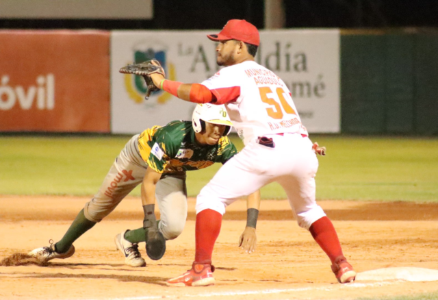 Los Vaqueros aumentan ventaja sobre la Leña Roja.
